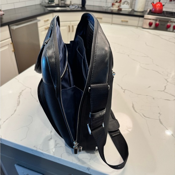 Excellent Condition Tumi Arrive Sawyer Black Brief Bag - Picture 3 of 6